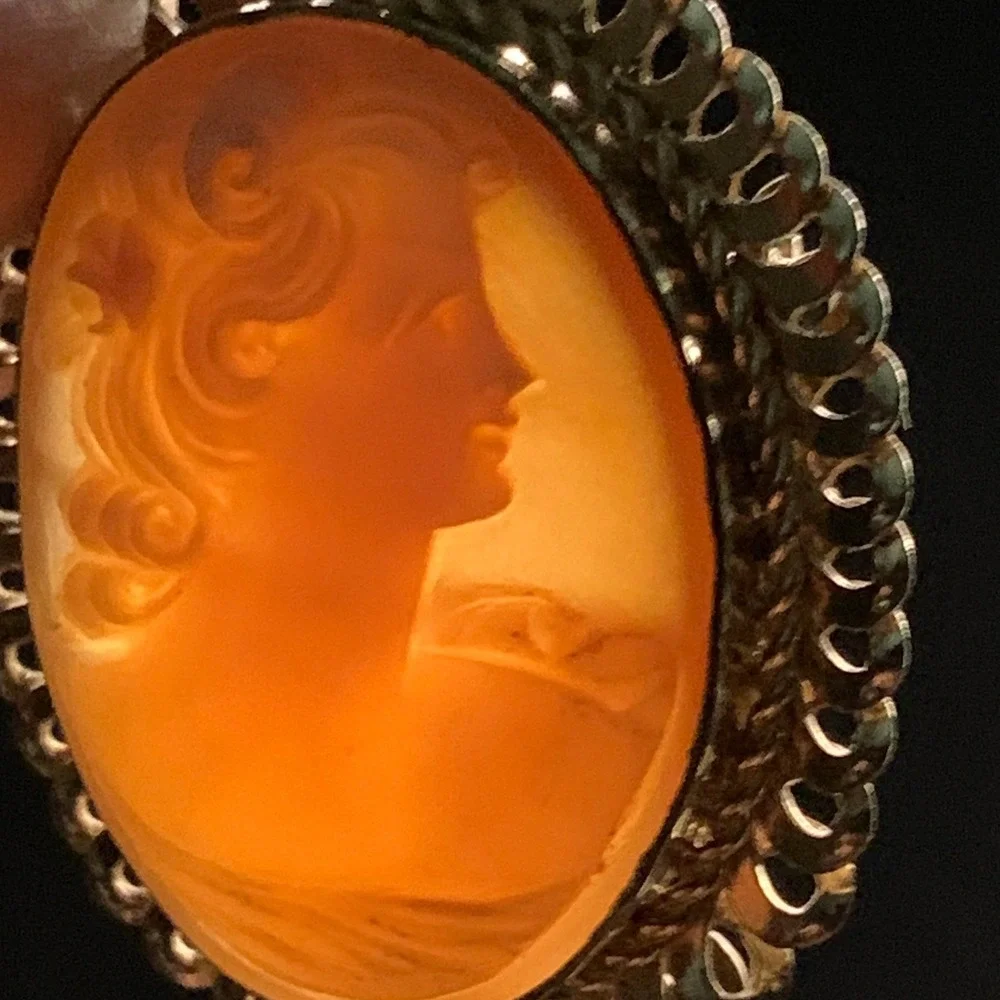 Van Dell Vintage 12K Gold Filled Hand Carved Shell Cameo Brooch Pendant Pin 0201
